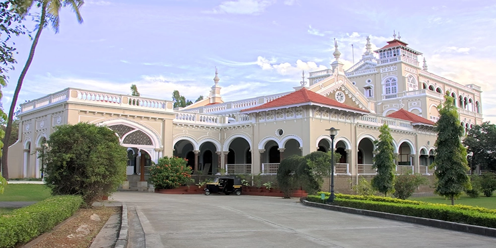 One Day Mumbai to Pune Trip by Cab