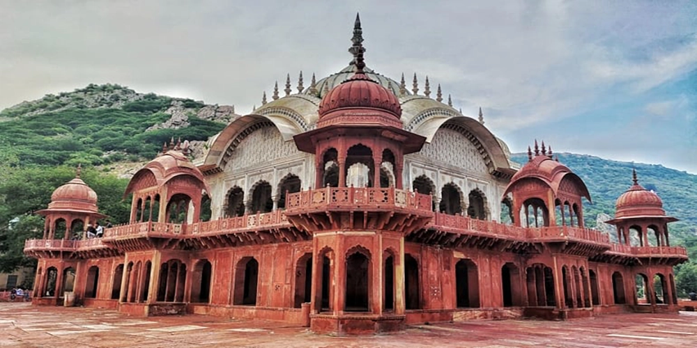 One Day Delhi to Alwar Trip by Cab