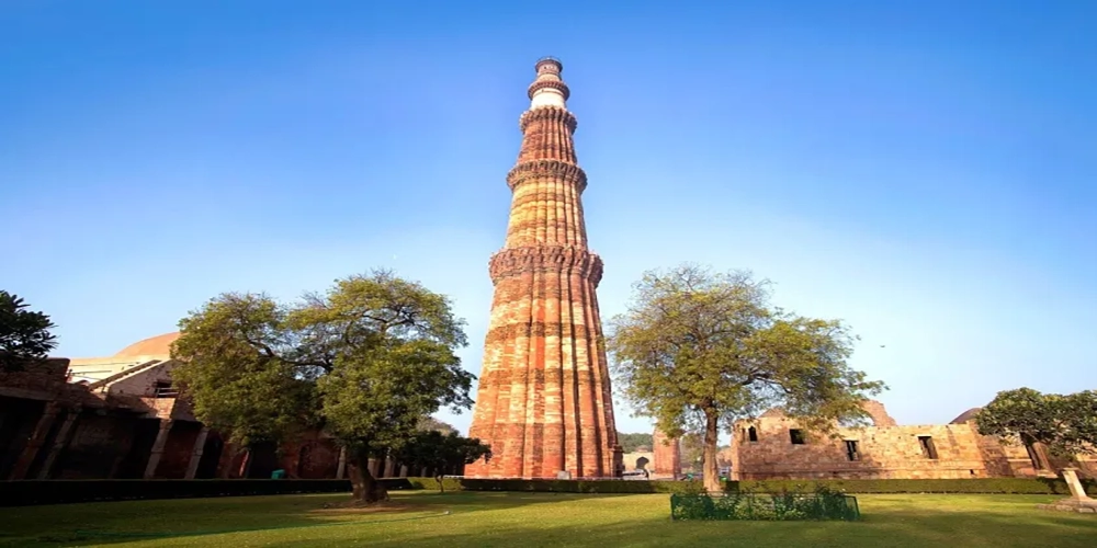 One Day Gurugram to Delhi Trip by Cab